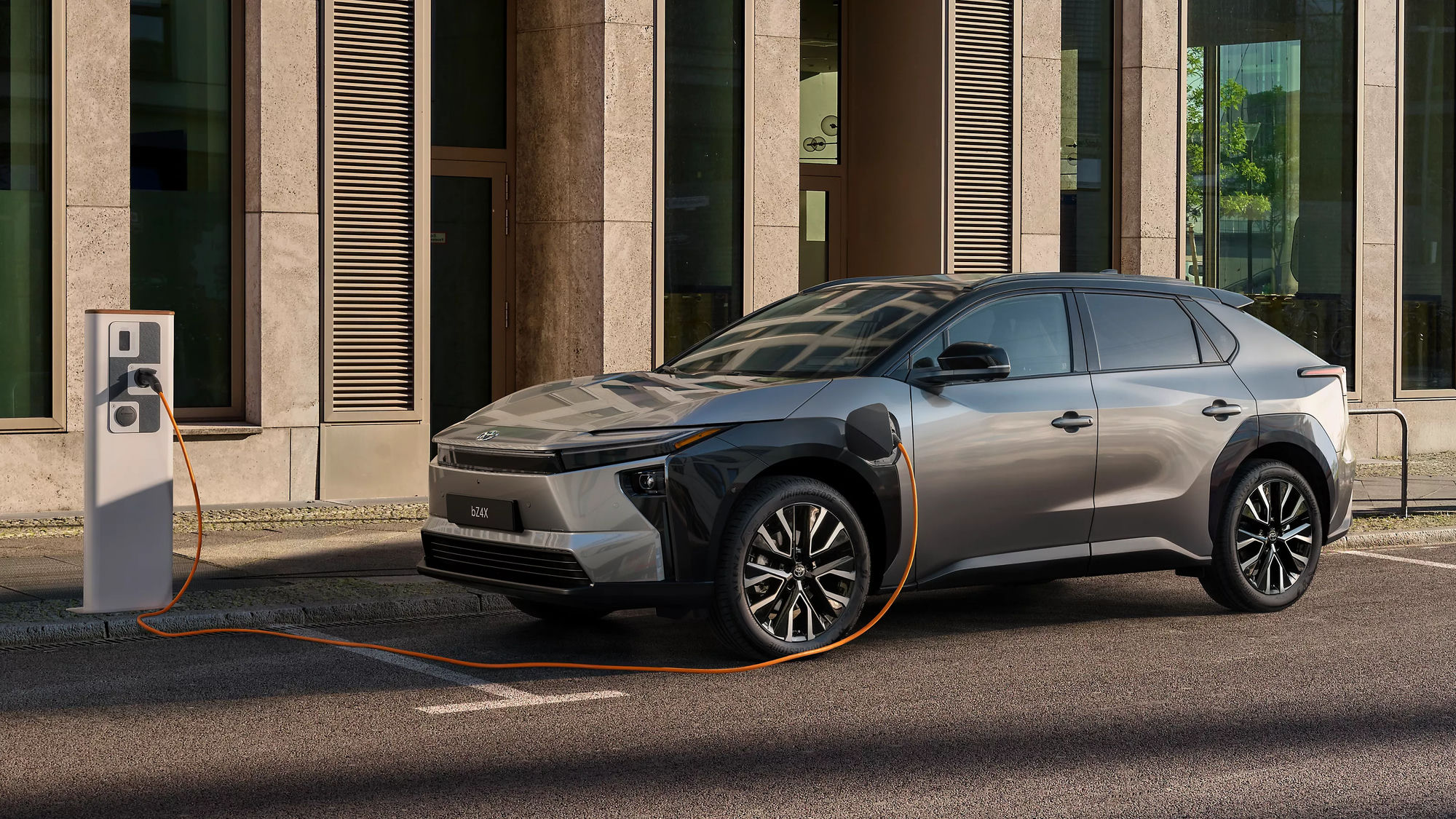 Toyota bZ4X en charge - 100% &Eacute;lectrique